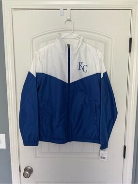 NWT G-III 4HER White Kansas City Royals Wind Jacket lined
Oversized Medium.